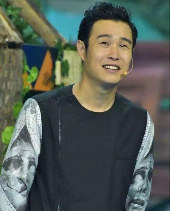 小沈阳|小沈阳的女儿“今非昔比”，以前颜值被质疑，如今长成“女团脸”