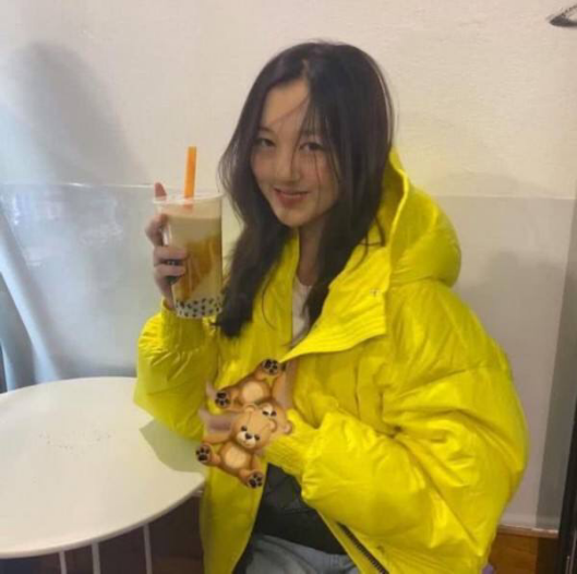 李嫣|王菲女儿大办派对，穿抹胸红裙身材好！闺蜜全是富二代消费奢侈