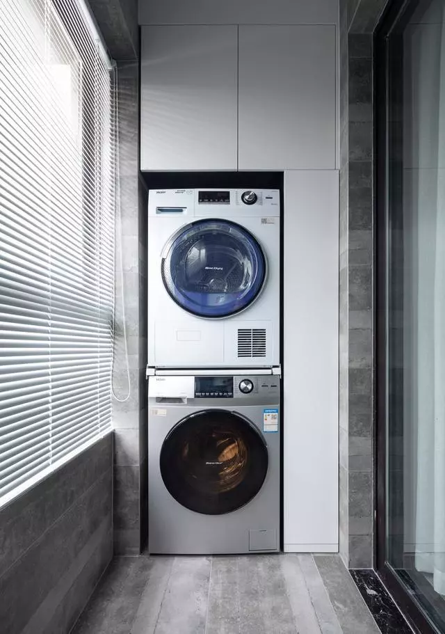 装修设计精选|阳台吊柜+洗衣机,颜值和功能都双双在线 ????