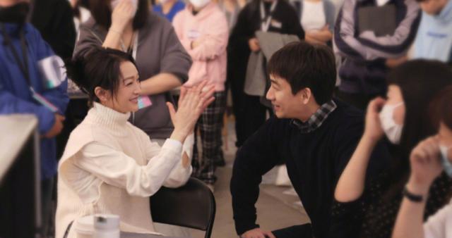 高晓松|高晓松剪长发气质大变，割双眼皮痕迹明显！汪涵：爱美是很重要