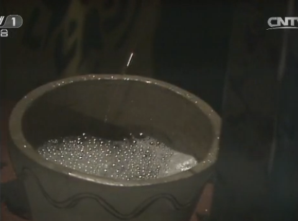 西游记|杨洁《西游记》第15集错误频出，衣服还是钟？两个唐僧撞车