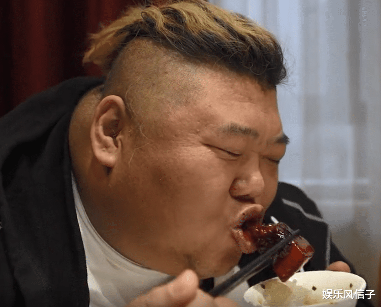 红烧肉 要钱不要命？600斤胖猴仔一口一块红烧肉，早把身体抛之脑后