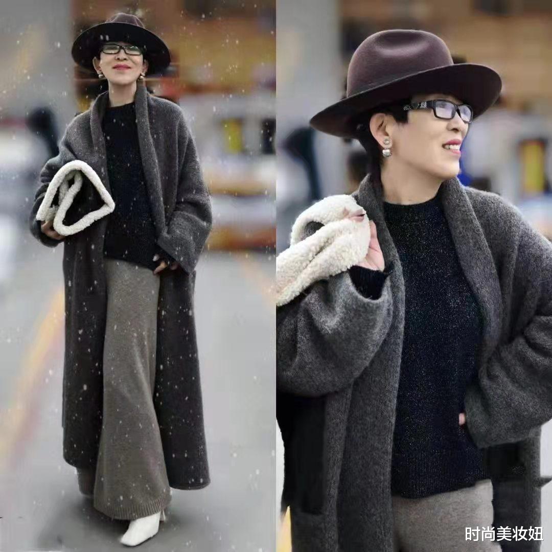 时尚美妆妞 这才是60岁该有的秋冬穿搭，实用又时髦，轻松摆脱“老气”