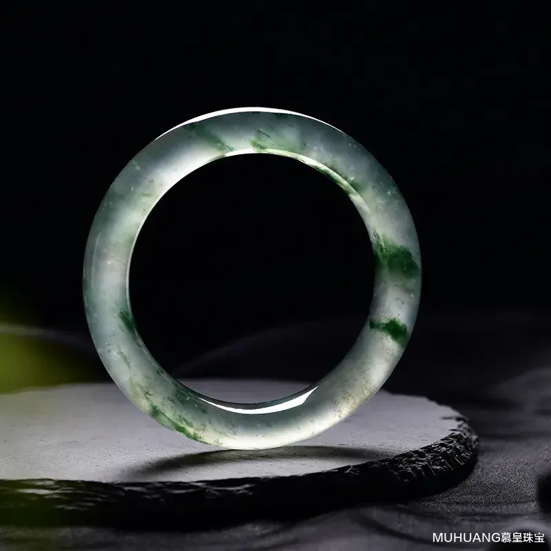 冰种翡翠|惊蛰，惊动百花争艳，且看翡翠缤纷的美。