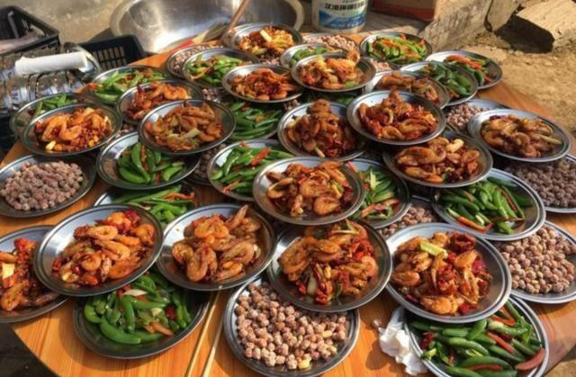 棒奔霸 农村参加酒席有“两个不能吃”，指的是哪两个？老话有道理吗？