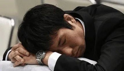 理想之城|985硕士的无奈：32岁月薪不到4000元，受高等教育却过着低配生活