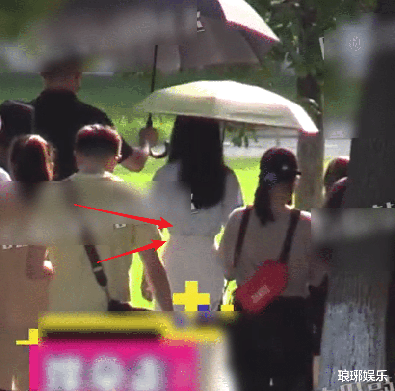 贾乃亮|33岁赵丽颖首次穿学生装，和张杰同框，生图下的身材引发热议