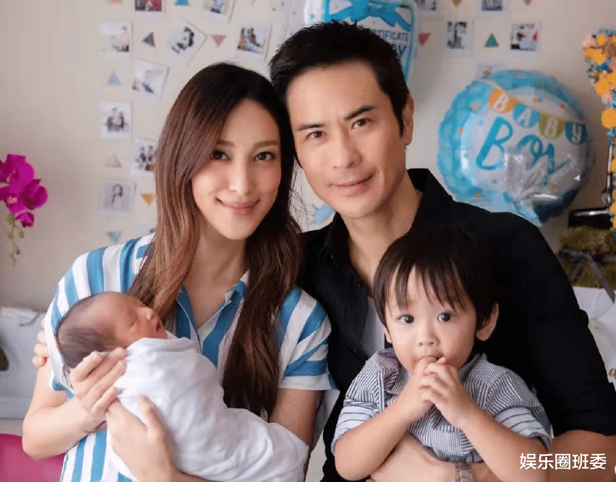 陈凯琳|陈凯琳晒2岁儿子近照，超像迷你版郑嘉颖，睫毛浓密似大眼萌娃