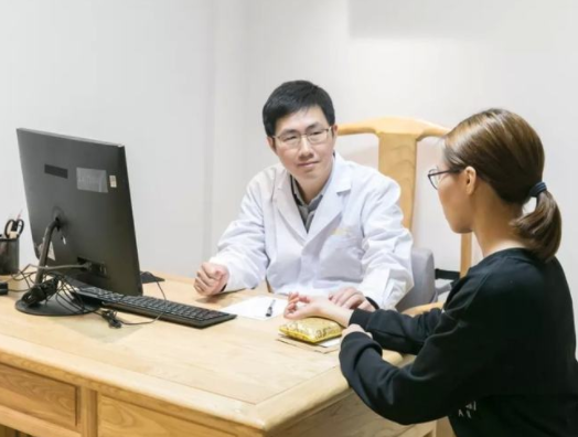 医生|身体上这2个地方的“红点”能不能抠?医生回答:不能,这可能是HPV