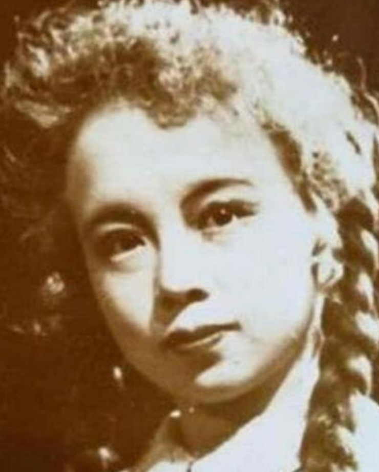 容嬷嬷|“容嬷嬷”年轻时是校花？原以为开玩笑，看到年轻时的照片沉默了