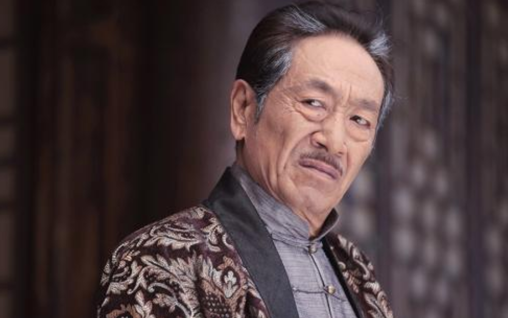 王奎荣|73岁老戏骨娶36岁女星，婚后生下二子，自己满脸疲惫妻子打扮娇艳