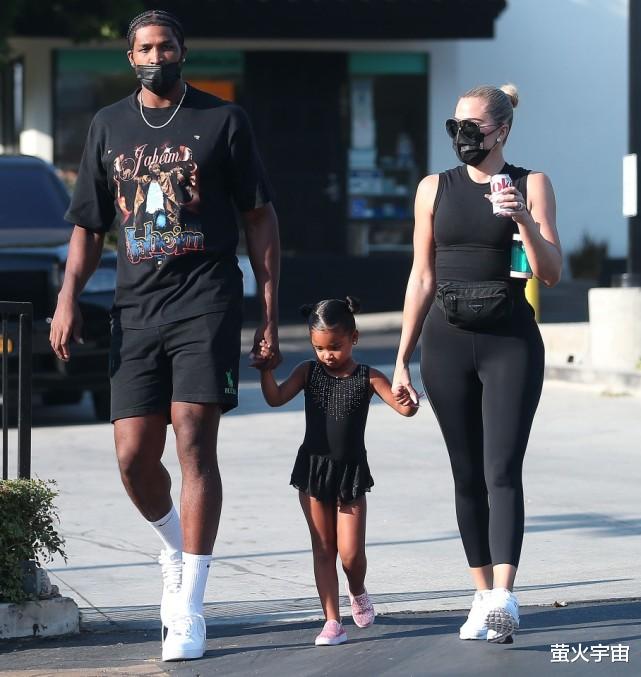 科勒·卡戴珊|NBA男友喜当爹后，科勒·卡戴珊秀美丽腹肌，网友：你衣服太绿