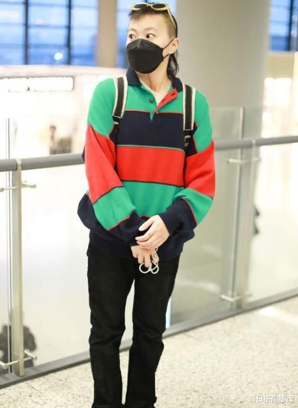 穿衣搭配|窦靖童的时尚真难懂，穿“彩虹衫”出门太招摇，发型更是一言难尽