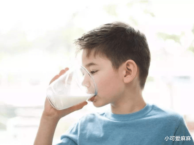 小可爱麻麻|“天天喝牛奶”的孩子和“从不喝牛奶”的孩子，这3个差距很明显