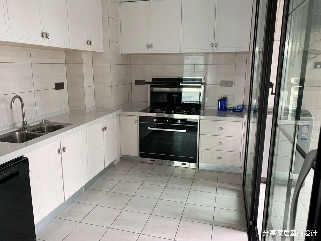 |终于装修完工啦，现代简约风格很喜欢，瓷砖做电视墙也很有档次！