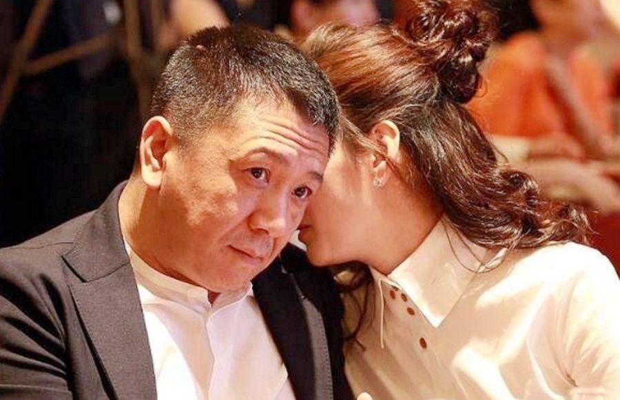 李小冉|李小冉穿深V礼裙挺显“挤”，徐佳宁曾当了她17年备胎？