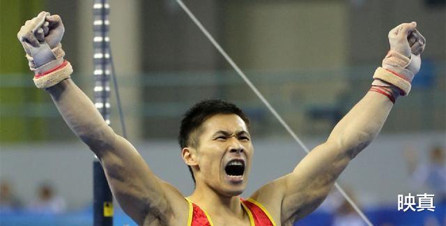 张成龙|体操冠军张成龙：出身普通却被富婆倒追3年，今一家三口生活甜蜜