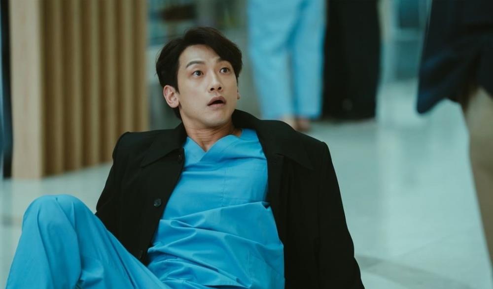 郑智薰|韩剧《GhostDoctor》Rain傲娇医剧照公开,搭档金泛隔2年霸气回归