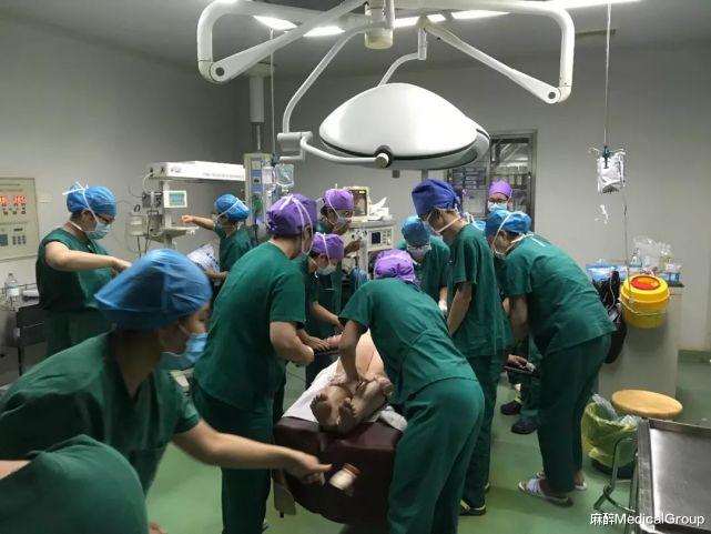 麻醉MedicalGroup|产妇突发羊水栓塞，危急时刻，医生用一根尿管救了她一命