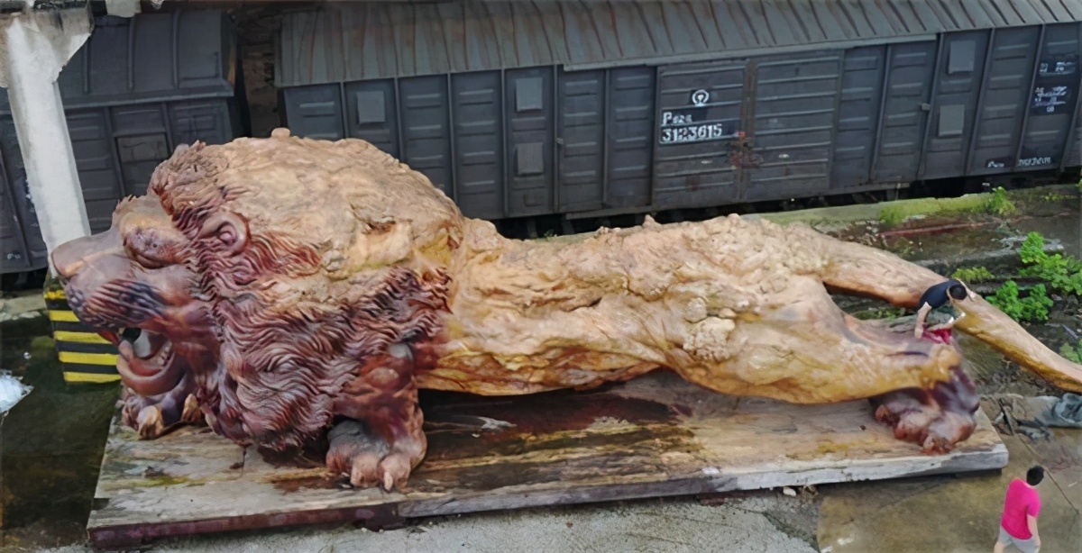根雕|投200万雕一巨狮300万没卖，开价1000万没人要当成废品搁置5年