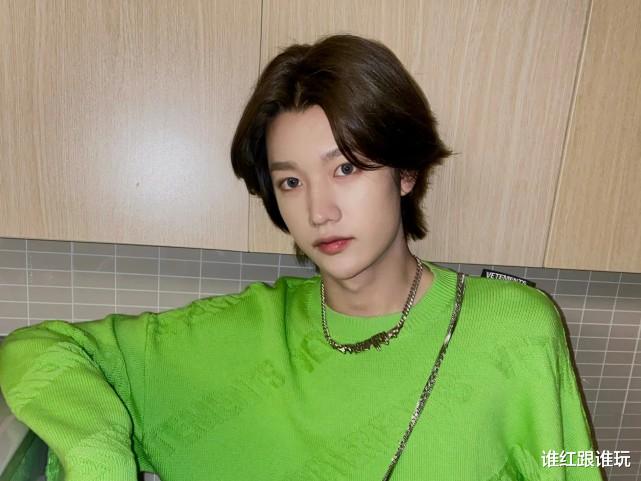 孙滢皓|当红男爱豆孙滢皓在机场被路人吐槽：大老爷们跟娘们似的！