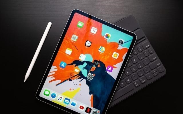 肖翻天和同学们 iPhone13传来新消息，苹果库克无奈做出决定