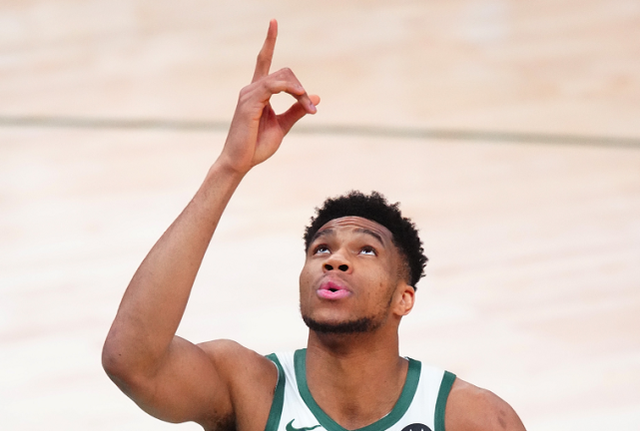 且听旭|今年最强二人组?米神字母哥神迹50年第3对 对轰布克创20年纪录