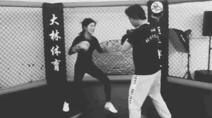 赵奕欢|34岁赵奕欢穿比基尼大秀钢管舞，这身材绝了