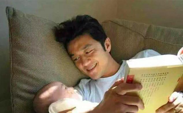 李嫣|王菲和李亚鹏的女儿李嫣：坚强中成长，嘴上的伤痕是我的荣耀