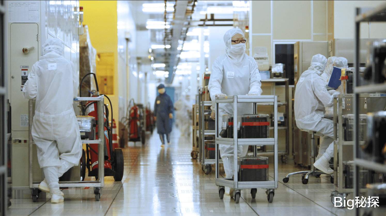 芯片|打破美国妄想！比尔盖茨预言成真，清华光刻机如何突破芯片封锁？