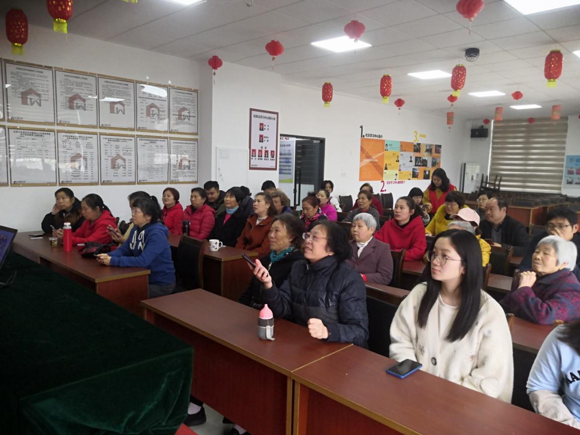 公益潇湘 小手机大课堂，空巢老人学习忙