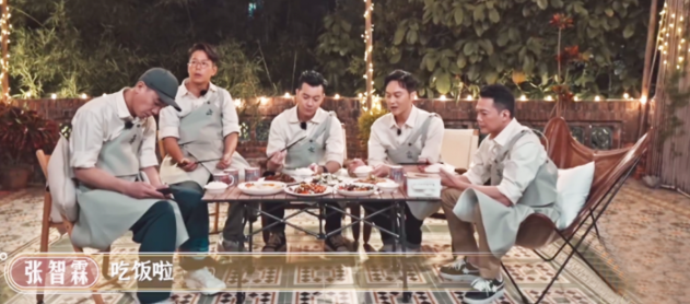 翻译|大湾仔的夜：4优点4问题并存，5位哥哥情怀拉满，翻译错误不断