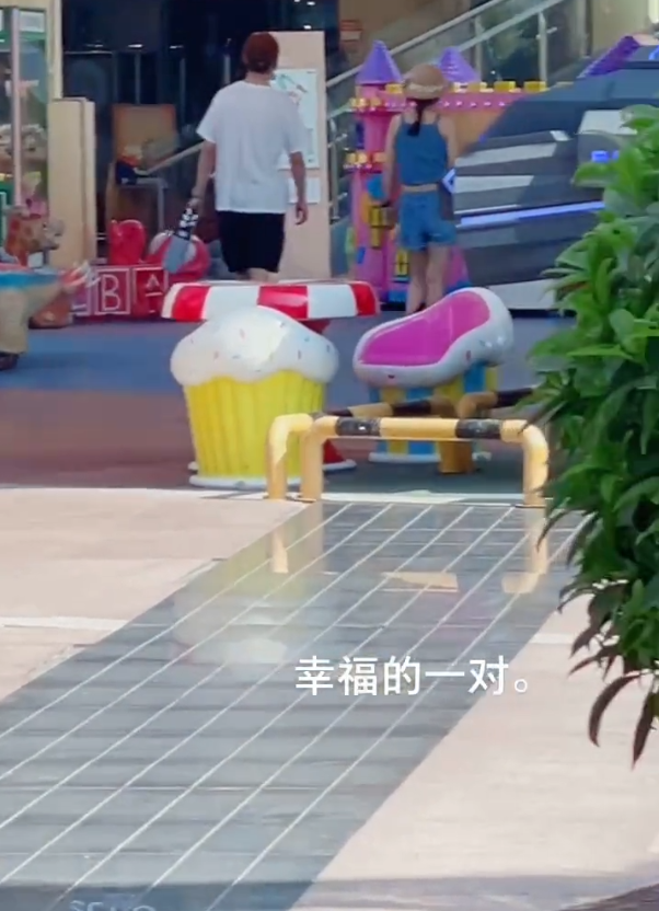 吴倩|张雨剑公开结婚育女后全家出游，与吴倩勾手恩爱满分，女儿颜值高