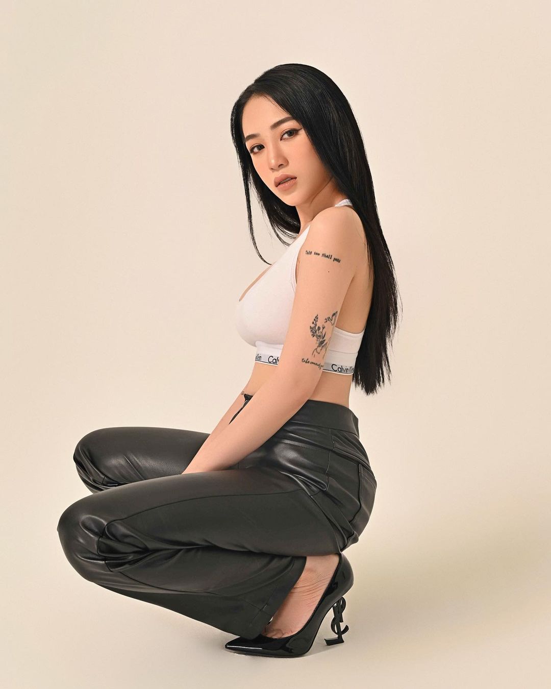 老王杂货铺|小杨在N线小城市的一所中学附近，开了一家个人的小宾馆