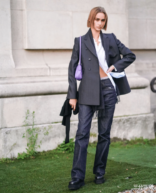 穿衣搭配|汪峰越老越有味,身材健壮,胡须和发量一样浓密,衣品才是硬伤