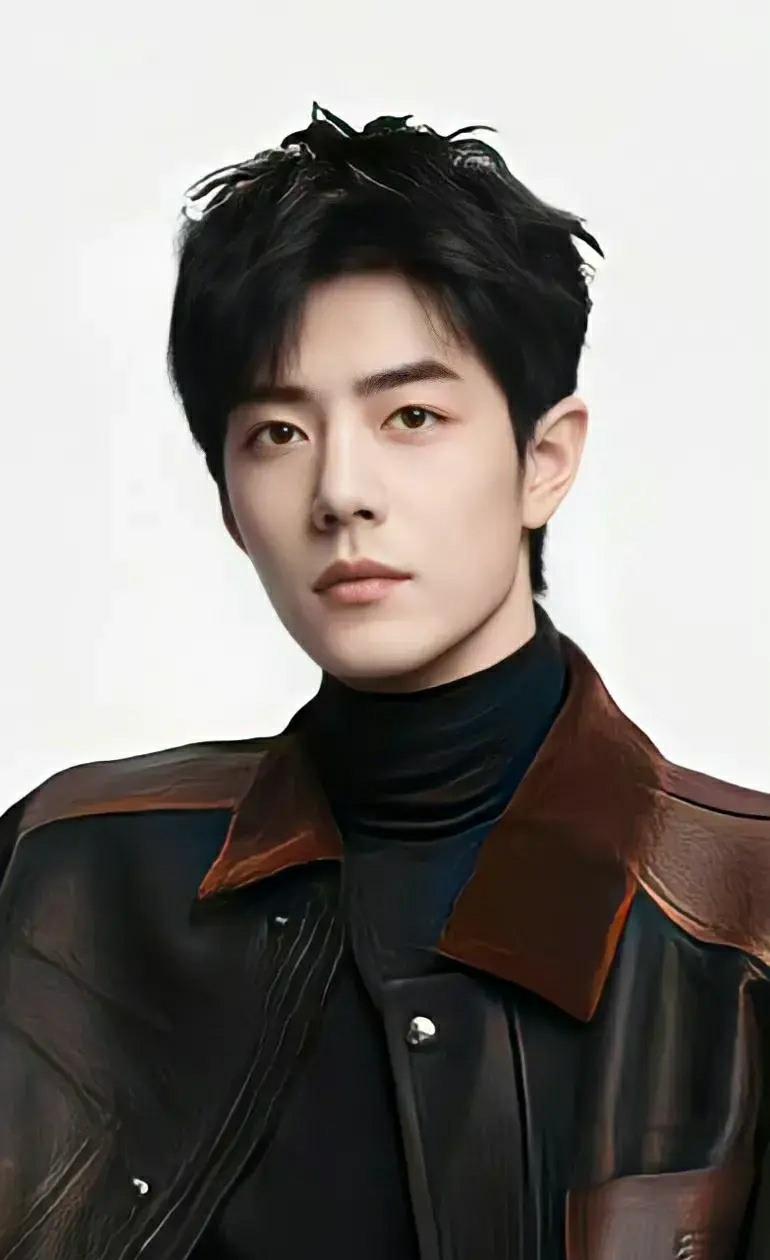 肖战|肖战，仅凭照片就令人念念不忘，风未动，云未动，是心在动！