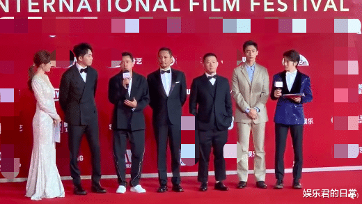 知否知否应是绿肥红瘦|王中磊和旗下女星现身酒吧，亲自送女方回家，两人穿同款玩至深夜