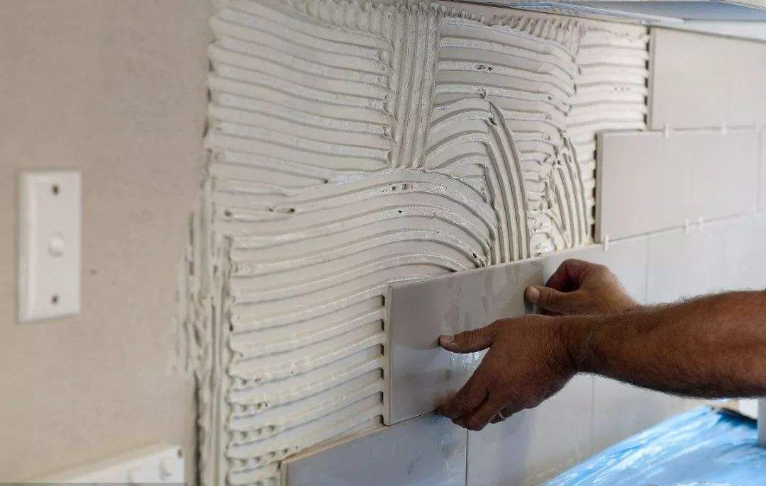 这些施工和质量上的缺陷,是装修后瓷砖空鼓、脱落的主要原因