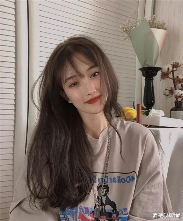 发色推荐|“黄头发”早就没人染了，2021年流行这几种发色，时髦显白又高级