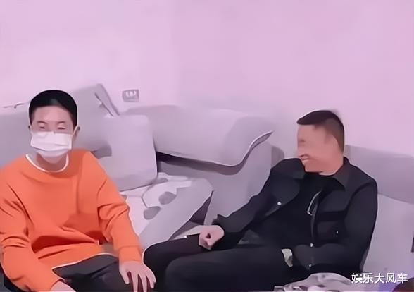 |孙海洋带孙卓骑摩托艇，塑料袋套头太滑稽，父子2人终于敞开心扉