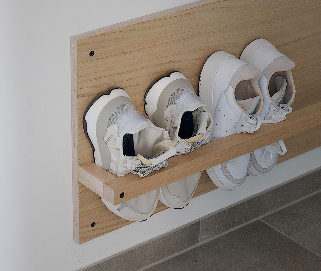 装修剩的木板弃之可惜,留着占地,不如改造成花架,美观又大方