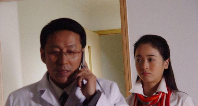 左小青|44岁左小青离婚，与大20岁富豪结婚10年育一女，和平分手独自带娃