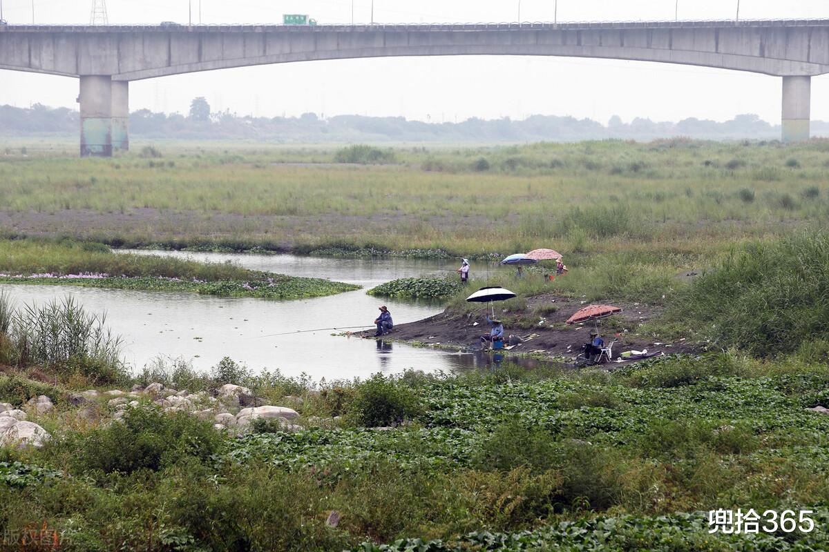 |钓鱼黑科技，重庆开州男子刚勾起了一条大鱼，还没高兴完就悲剧了