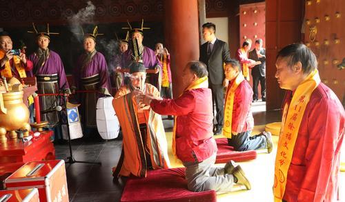 假如我是狐城|日本一支贵族血脉坚称:日本是大汉皇帝正宗后裔,中国只是旁支