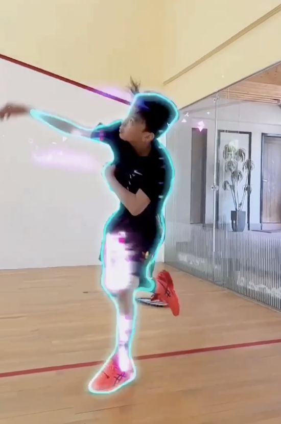 张柏芝|张柏芝陪次子打排球,自夸比他厉害,11岁小Q身姿矫健超帅气