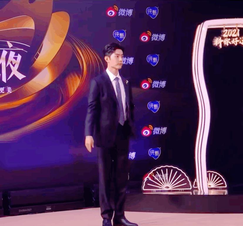 迪丽热巴|微博之夜：迪丽热巴艳压众星，王一博别具一格，肖战又呆又可爱