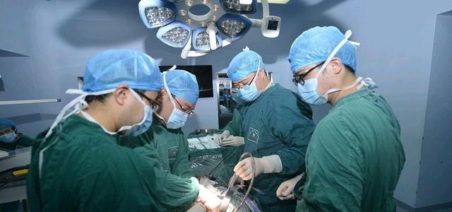 阳光语言矫正说|北大人民医院拔尿管事件：换作你会让女朋友给男病患拔尿管吗？