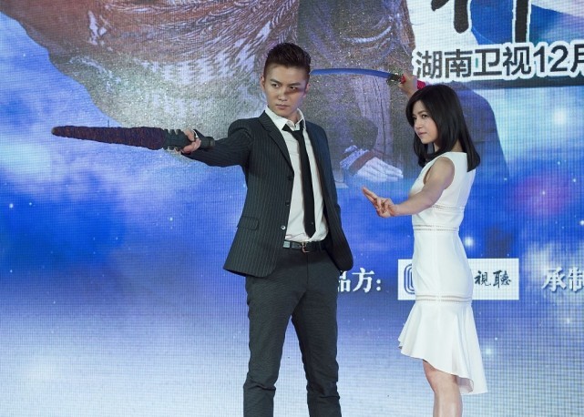 Lady变美日记|陈妍希的“幸福肥”都是宠出来的，穿少女感小白裙好清纯，太甜了