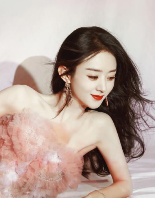 赵丽颖|赵丽颖辟谣离婚后，又喜提“新身份”，看清文案，终于等到了