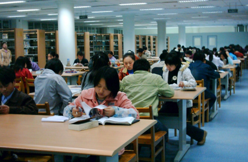 刘亦菲|?一大学生因撞脸刘亦菲走红，堪称行走的招生简章，评论却两极分化